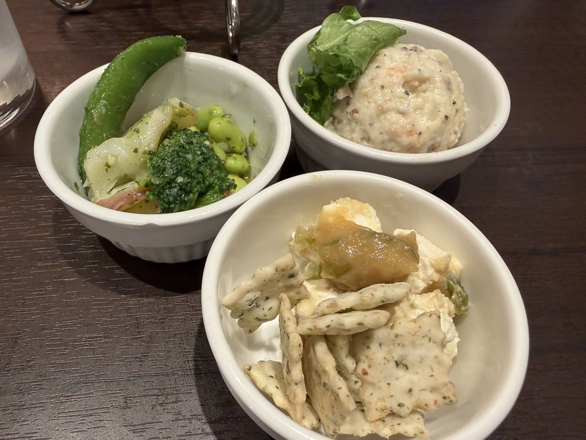 Yu_u_ri_1007's tweet photo. 【オフる会】④

ディズニーストアで一目惚れして購入��
可愛いお顔をたまちゃんに選んでもらった🧸
ありがと!!
2日間一緒にいたけど
たまちゃんいい匂いでした⟡.·*.☆

ちょい飲みセットはレモンサワーと
10種から選べるおつまみ3種
選んだの全部美味しかったぁ♡

帰る直前にはありんこでおにぎり🍙 https://t.co/Ruwxh2n3Lv