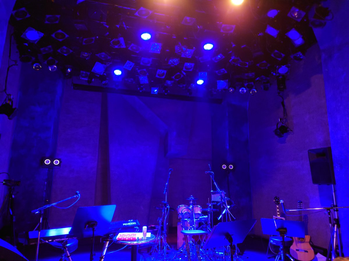 booboo_GG's tweet photo. 吉祥寺Star Pine's Cafeへライブ観賞してきました
久々の曲や初めての曲が聴けてよかったです♪
楽しかったです♫
出演者の看板が消されてましたw
写真撮るのが遅かった https://t.co/LBjo9ntmA8