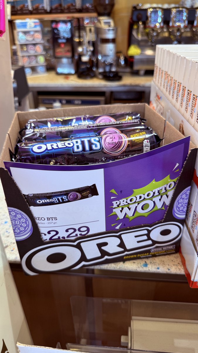 CosmikGirl19's tweet photo. Da Autogrill direzione Mestre 💜✨ #autogrill #bts #oreo #oreobts https://t.co/LUd29ZhMsU