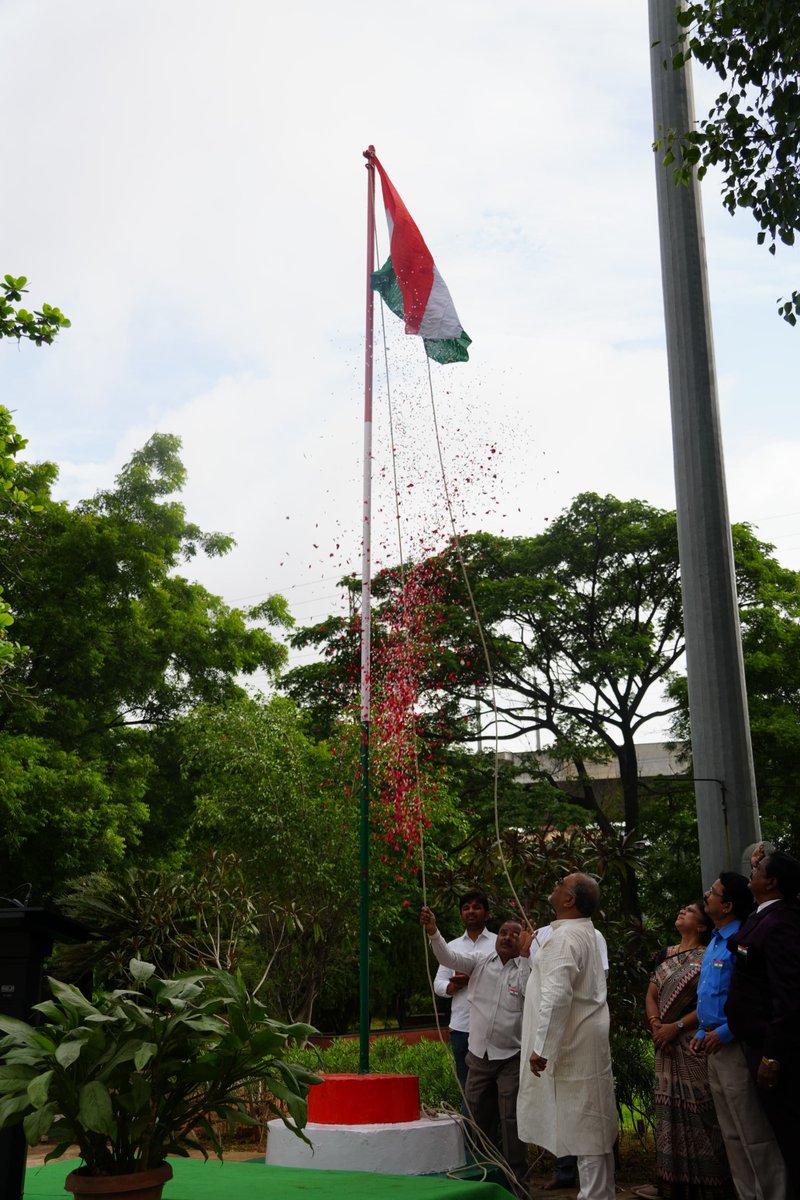 JNTUH_Official's tweet photo. Glimpses of the 80th Independence Day Celebrations at JNTUH. https://t.co/ZM3ZbAizvB