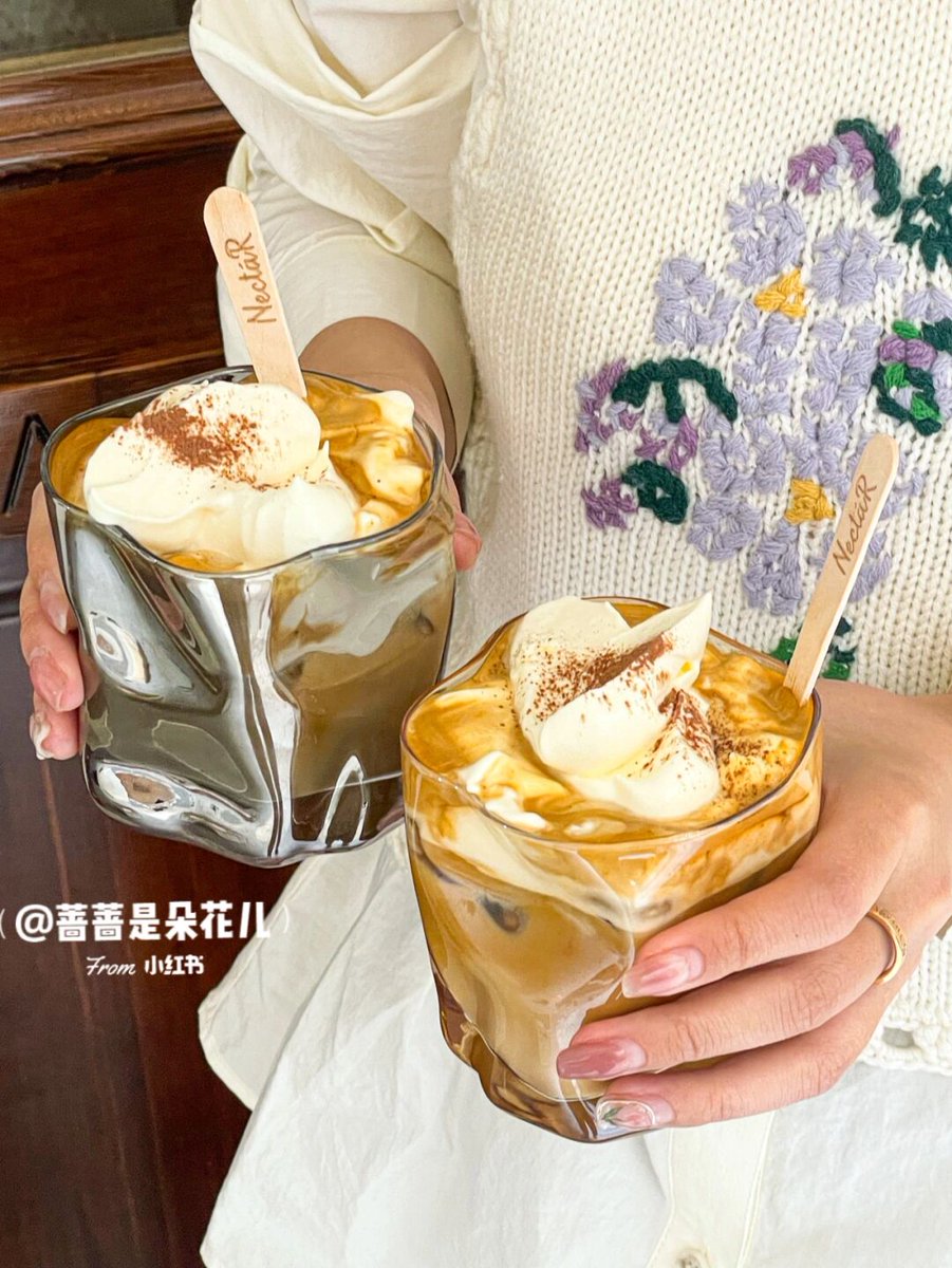 Praepasan's tweet photo. Whipped coffee latte hack: Whip 2 tbsp instant coffee, 2 tbsp sugar, 2 tbsp hot water till fluffy, pour over iced milk. 5 mins dreamy drink! https://t.co/ktoBHjy9aZ