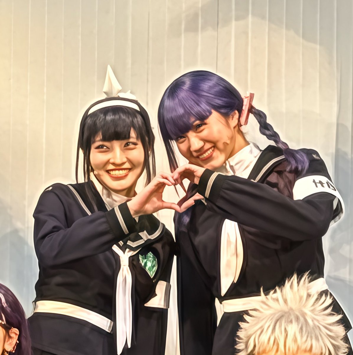 hdl_1111's tweet photo. #舞台ハンドラ
 凶鳥狂死香　喪白もこ
きょしかもこちゃんなかよくハート🫶🏻つくっててかわいー🥹 https://t.co/qJF4UdWTIU