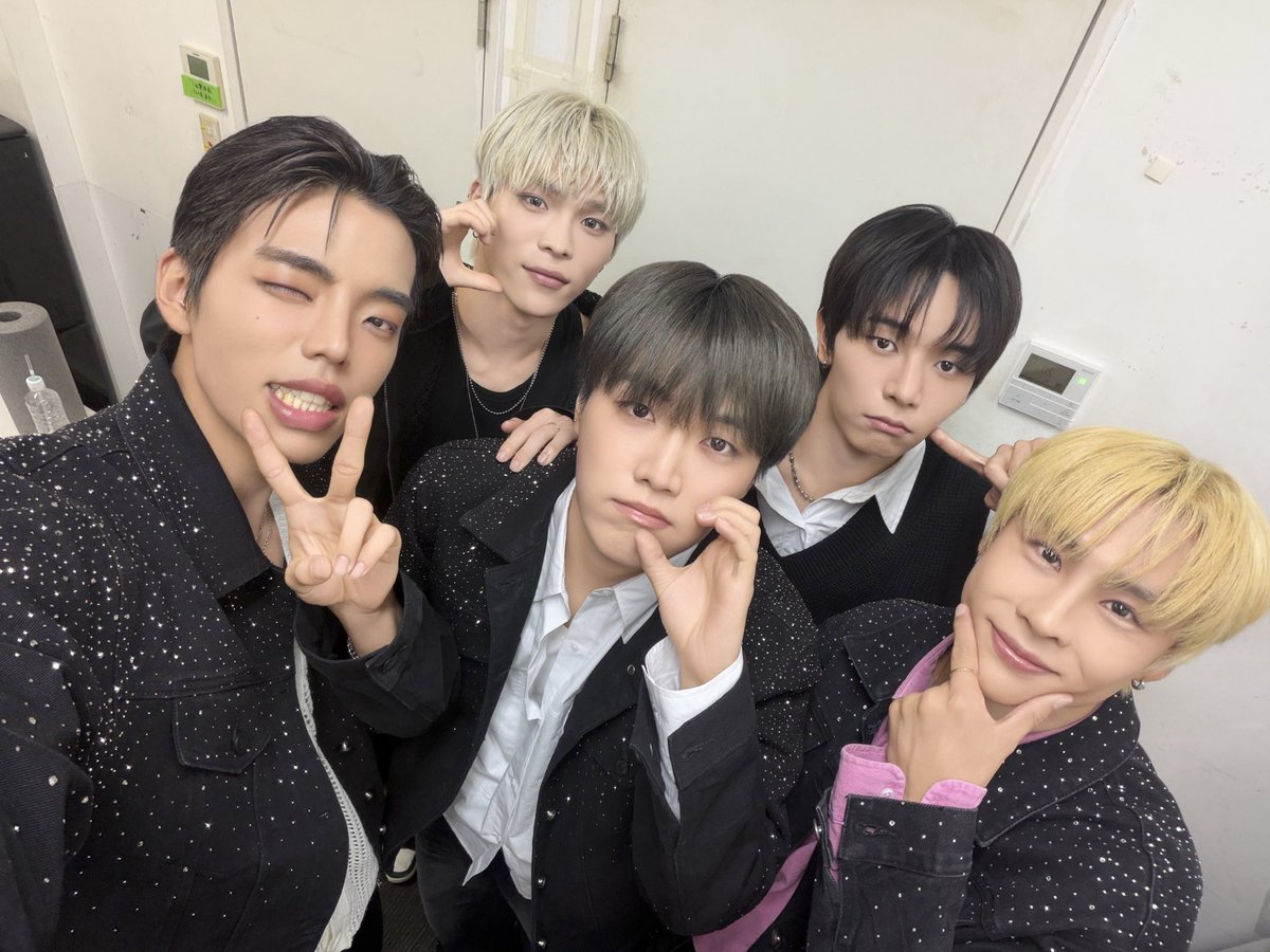 CMDM_official's tweet photo. #CMDM Live in Japan 2026 -Summer Nostalgia–

📝 0816
오늘의 사진 📸

한 주의 마지막 날인 일요일, 큰 응원으로 가득가득 채워주셔서 감사합니다~!! 모두 잘 자고 다음 주 목요일에 만나요 👋

#씨엠디엠 #Summer_Nostalgia https://t.co/JOAC3rPJd3