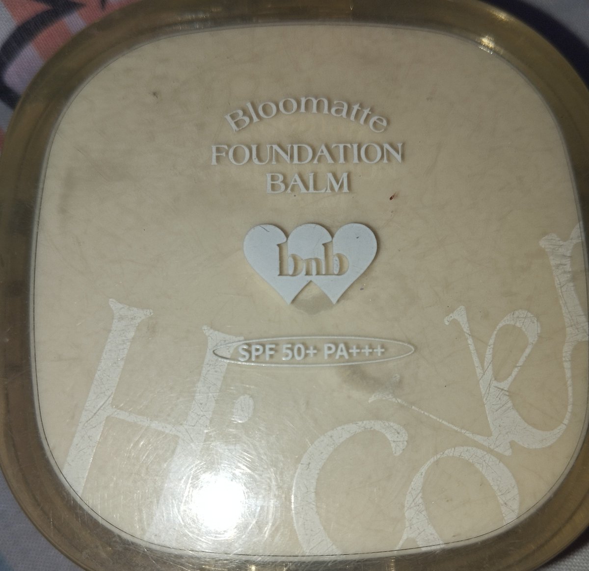 FixInChan's tweet photo. Bagus sih di wajah, tapi pas kena benda jadi kering dan nempel kek semen foundation balm nya jadi susah di bersihkan 🤣 https://t.co/xfOf2aN4cU