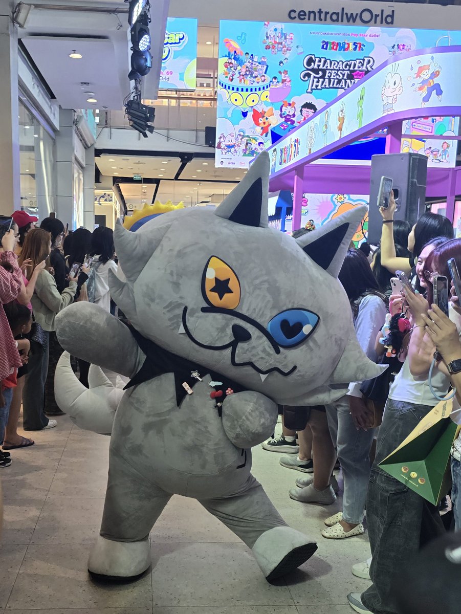 _LYKYOU's tweet photo. วันนี้ยูมาป่อยใจหาค่าขนมเพิ่ม
#CharacterFestThailand2xGMMTV
#LYKYOU https://t.co/UHPyd9qI2i