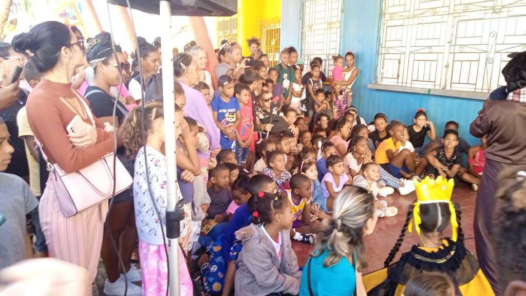 GHNordelo5's tweet photo. Ya casi se terminan las vacaciones, y en nuestras comunidades se multiplican las actividades para los más pequeños. ¡Sí se puede! #CubaNoSeRinde #Cuba #CDRCuba 
#MiBarrioPorLaPatria https://t.co/tUWVJNhsRQ