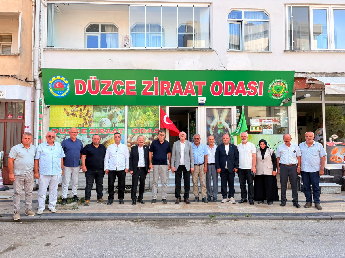 semsibayraktar's tweet photo. Düzce Ziraat Odamızı ziyaret ederek Oda Başkanlarımız, Yönetim Kurulu Üyeleri ve personellerimizle bir araya geldik. Odamızın çalışmaları hakkında bilgi aldık. Nazik ev sahiplikleri için teşekkür ediyorum. https://t.co/pG7nrfe7oJ