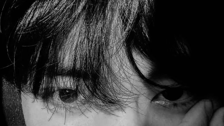 rkiveofvante's tweet photo. "abs or biceps" idk girl have you seen taehyung's eyes? https://t.co/mmCgRnCFt5