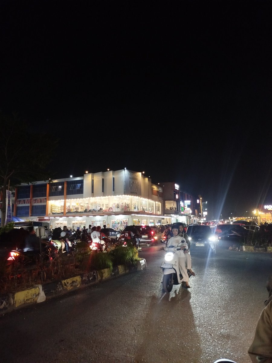 tomwortt's tweet photo. eumh ini sp plaza itu blok m versi batam yah? https://t.co/vS3y6cJ6fb