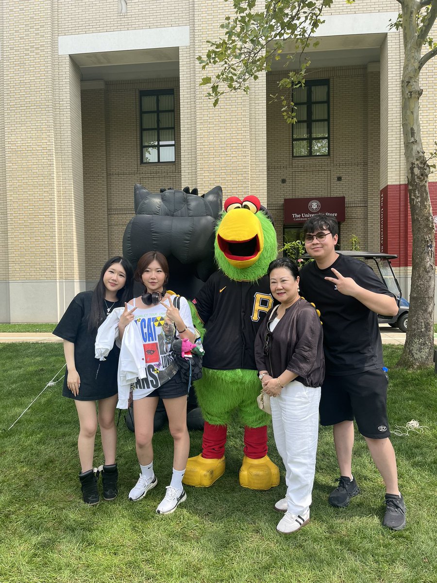 Pirate_Parrot's tweet photo. Consider this my official application @CarnegieMellon . 🎓

See you for CMU Night at PNC Park on September 19! https://t.co/PA6kt9jZ77