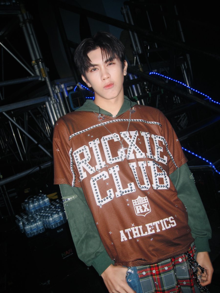 PROXIE_Official's tweet photo. 💚💜💛
#พ้อกสีมาโผล่ที่ด้วงโกราวน์ได้ไง

#PROXIEChokun
#PROXIEVictor
#PROXIEKim
#DuangConcertDay2 https://t.co/7d7jyLy5eZ
