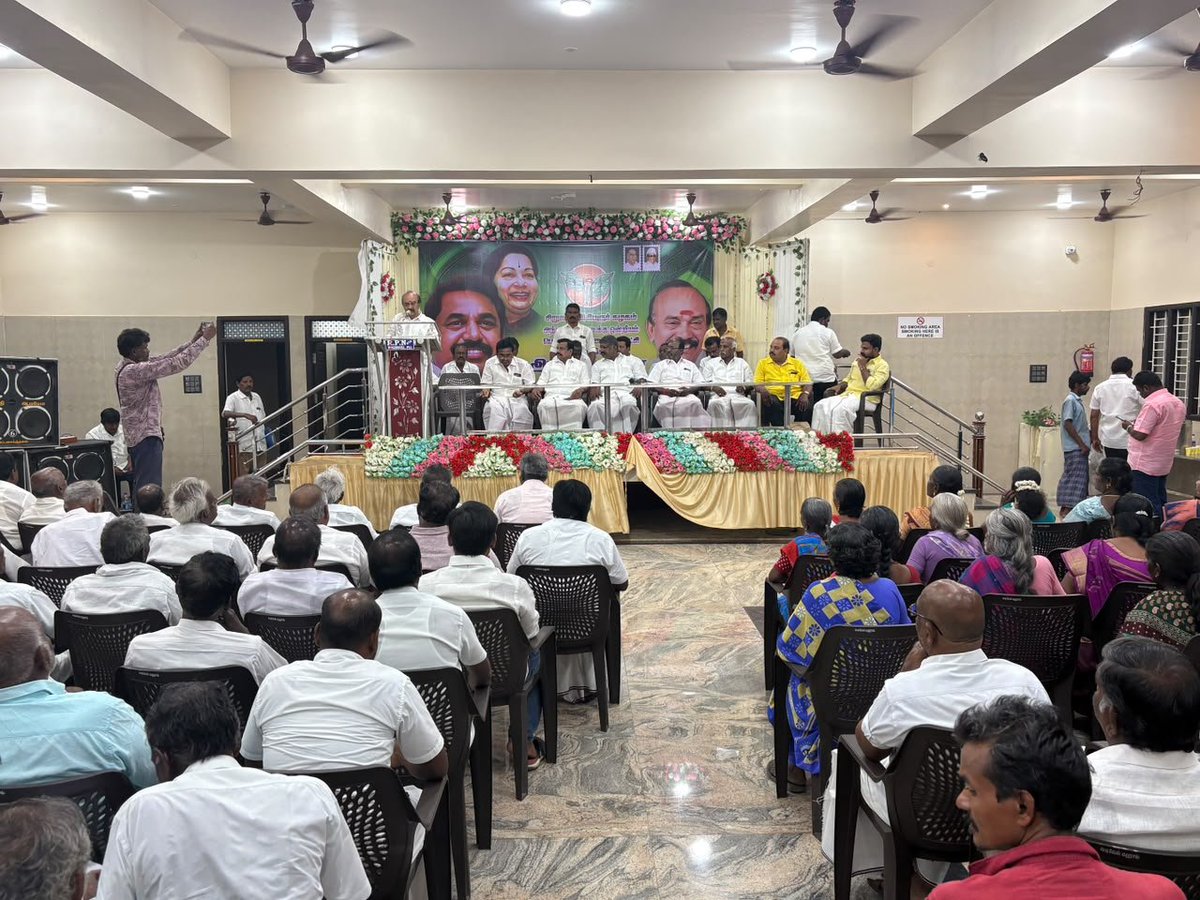 rmanoharanadmk's tweet photo. அ.தி.மு.கழக
பொதுச்செயலாளர் 
 மாண்புமிகுஎடப்பாடியார் அவர்களின் ஆணைக்கிணங்க 
ஸ்ரீரங்கம்சட்டமன்றதொகுதி சிறுகமணிபேரூர்கழகம், அந்தநல்லூர்வடக்குஒன்றியம் பெட்டவாய்த்தலைஊராட்சி,கழக நிர்வாகிகள் ஆலோசனை கூட்டத்தில் திருச்சிபுறநகர்தெற்கு மாவட்டசெயலாளராக கலந்து கொண்டுஆலோசனைவழங்கிய பொழுது https://t.co/Bs5V6MWH4v