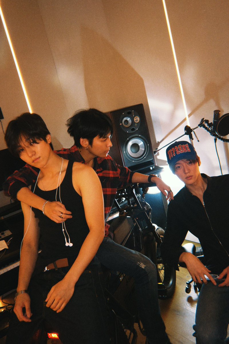 wayfboys's tweet photo. pullup to the studio

#wayfboys https://t.co/kzLFHSmUyi