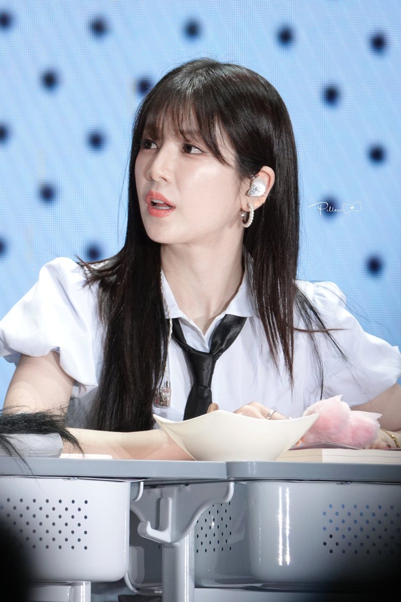 PillowTodayis's tweet photo. 260815 광저우 팬미팅
언니 왜 이렇게 예뻐요? 🫢
@Apinkpcr 

#Apink #에이핑크
#Chorong #박초롱
#ApinkInGuangzhou https://t.co/DBKgOPBQZ8