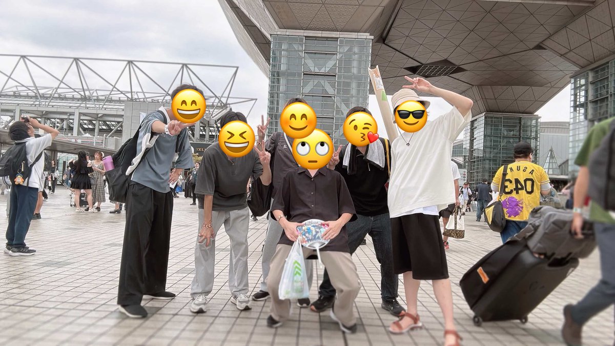 razuchi225845's tweet photo. コミケ2日間ありがとうございました！！！
本当に忘れられない思い出になった！
みんな優しすぎたし面白かったし最高だった！！！
一緒に回ってくれた人達ありがとう〜
次もみんなで集まって行こ！！！
 #C108 
@Honopicoooooo @musin_999 @kuromea111 @__ll__lll_ll @lovenatsumiA @f46XtWVRbb97129 https://t.co/tLUzHSbC5D