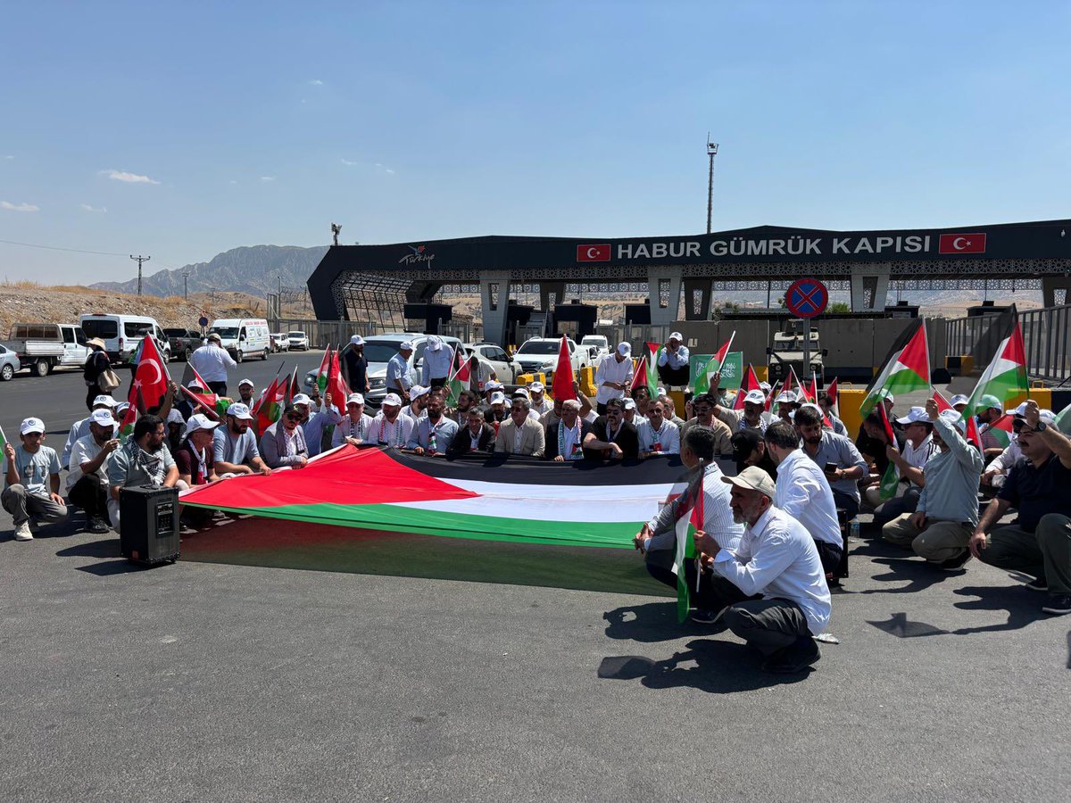 AbdullahCati's tweet photo. Zulme karşı sessiz kalmayıp "Gazze yalnız değildir" diyerek meydanlara ve yollara dökülen tüm vicdan sahiplerine selam olsun. 

Bu onurlu mücadeledeki dik duruşunuzu tebrik ediyor; her bir kilometrenin, dualarımızın ve emeklerinizin Gazze’ye birer fetih olarak dönmesini diliyorum.

@DavutDaskiran 
@furkanclskn7 
@yyasaryyavuz