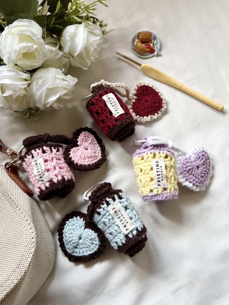 pristinebyaan's tweet photo. They’re finally here! 🎀✨

Pre-orders for our Handmade Crochet Cup Sleeves are OPEN! 10 two-tone colours to choose from! Ready in 1-2 days (depending on current demand)

🧸 Cup Sleeve only: RM15.00
🧸 Add-on Heart Charm: +RM4.00

🛒 Click here to order: https://t.co/jaP3LKj6jy https://t.co/I5x8a69oz8