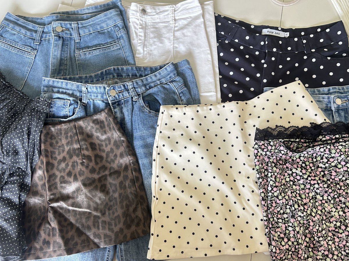 merrybluesea's tweet photo. ส่งต่อเสื้อผ้า กางเกง มีทั้งมือ1มือ2 เยย บางตัวใส่แค่ครั้งเดียว มีเยอะกว่าในรูปน้า ราคาเริ่มต้น 20 
ค่าส่ง 1-2ตัว 30 
เหมาส่ง(3ตัวขึ้นไป) 40
ปล่อยพรุ่งนี้เวลา 19.00ค่ะสาวๆ🎀🤍
#ส่งต่อเสื้อผ้า #ส่งต่อเสื้อผ้ามือสอง
#โล๊ะเสื้อผ้า #ส่งต่อfeelfree #ส่งต่อstylist #ส่งต่อsisterfabric https://t.co/rE2RiL5ise