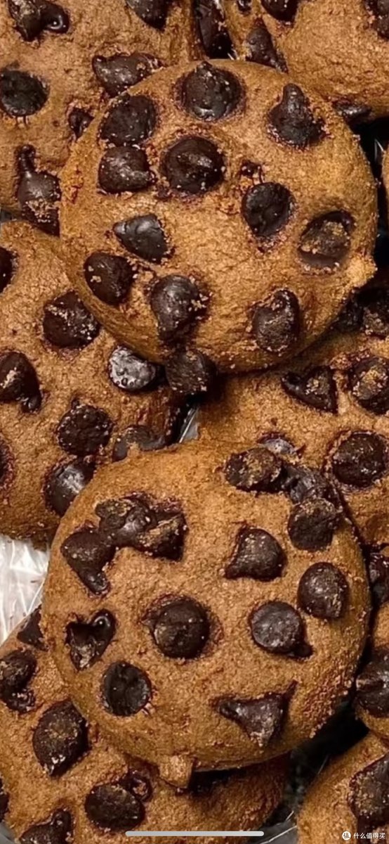 YAinabek's tweet photo. Just shared homemade chocolate chip cookies with the neighbors next door!  Made a new friend today – neighborhood warmth hits different! https://t.co/mUyzPlN2f2