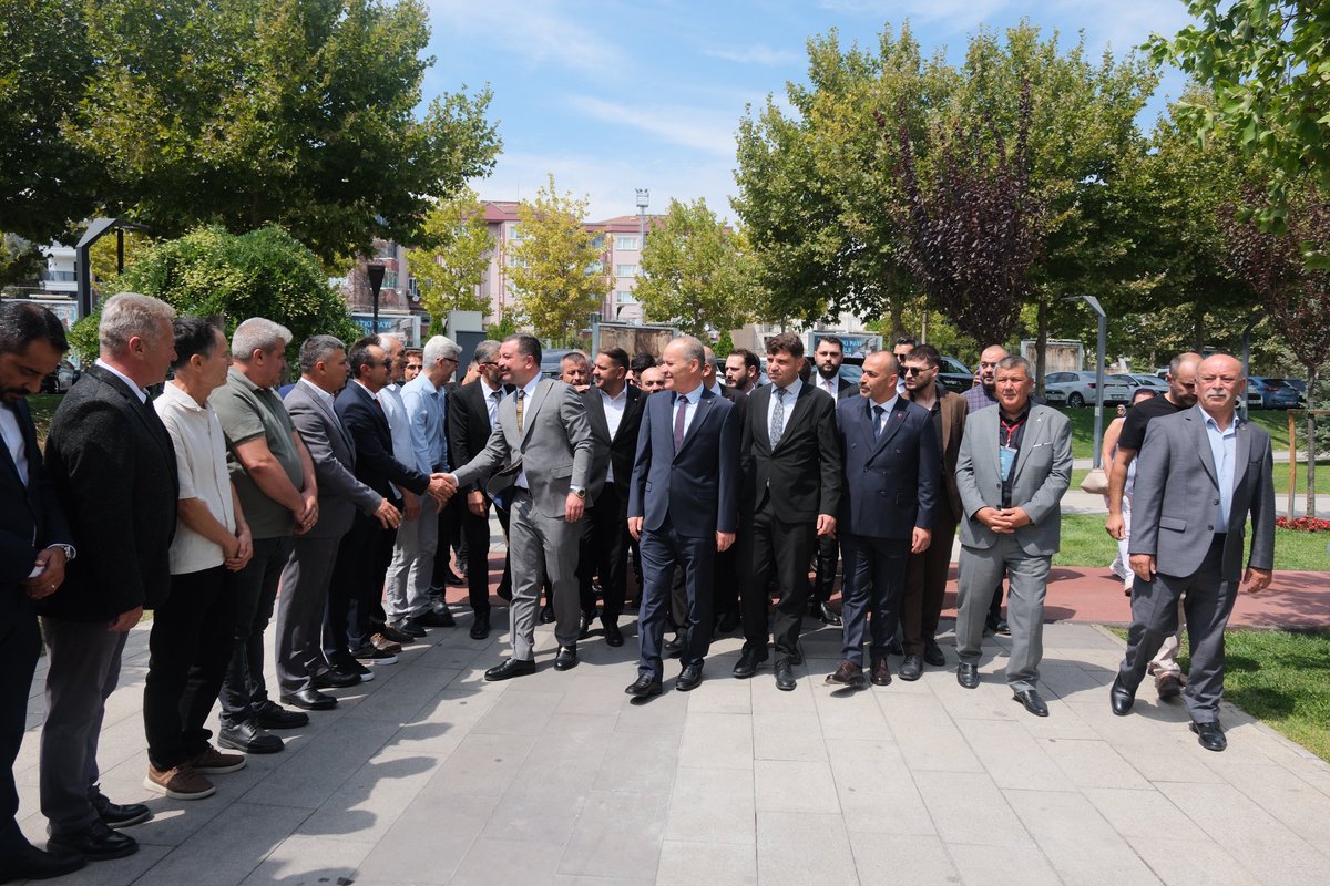 gokayyuksel10's tweet photo. 15. Olağan Karesi İlçe Kongremizi, delegelerimizin büyük teveccühü ve güçlü iradesiyle birlik ve beraberlik içerisinde gerçekleştirdik. İlçe Başkanlığı görevine seçilen Ersin KURTULUŞ Başkanımızı ve kıymetli yönetimini gönülden tebrik ediyor, üstlendikleri kutlu görevlerinde üstün başarılar diliyorum.

Görev süresi boyunca davamıza, teşkilatımıza ve Karesi'mize vermiş olduğu emek ve hizmetlerinden dolayı geçmiş dönem İlçe Başkanımız Mustafa BİLSEM'e teşekkür ediyorum.

Gerçekleştirilen kongremizin; aziz milletimize, devletimize, partimize ve Karesi'mize hayırlı olmasını temenni ediyor, kongremize katkı sunan tüm dava arkadaşlarımıza teşekkür ediyorum.

Lider Ülke Türkiye hedefi doğrultusunda, Önce Ülkem ve Milletim anlayışıyla durmadan, yorulmadan çalışmaya devam edeceğiz.