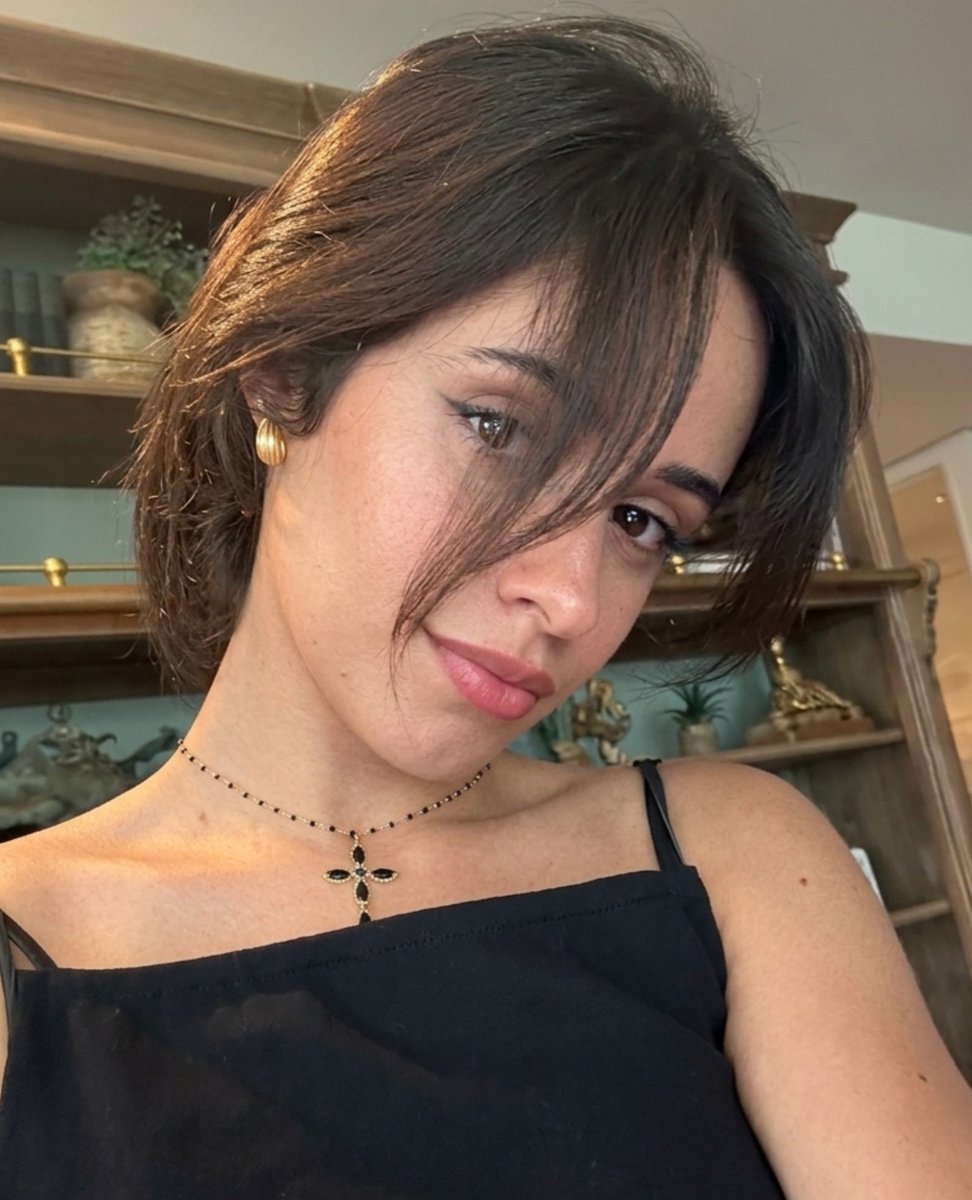 iamssaturno's tweet photo. ela envelheceu sete minutos nesses sete anos de uma foto para outra. https://t.co/F9CbzEfcVW