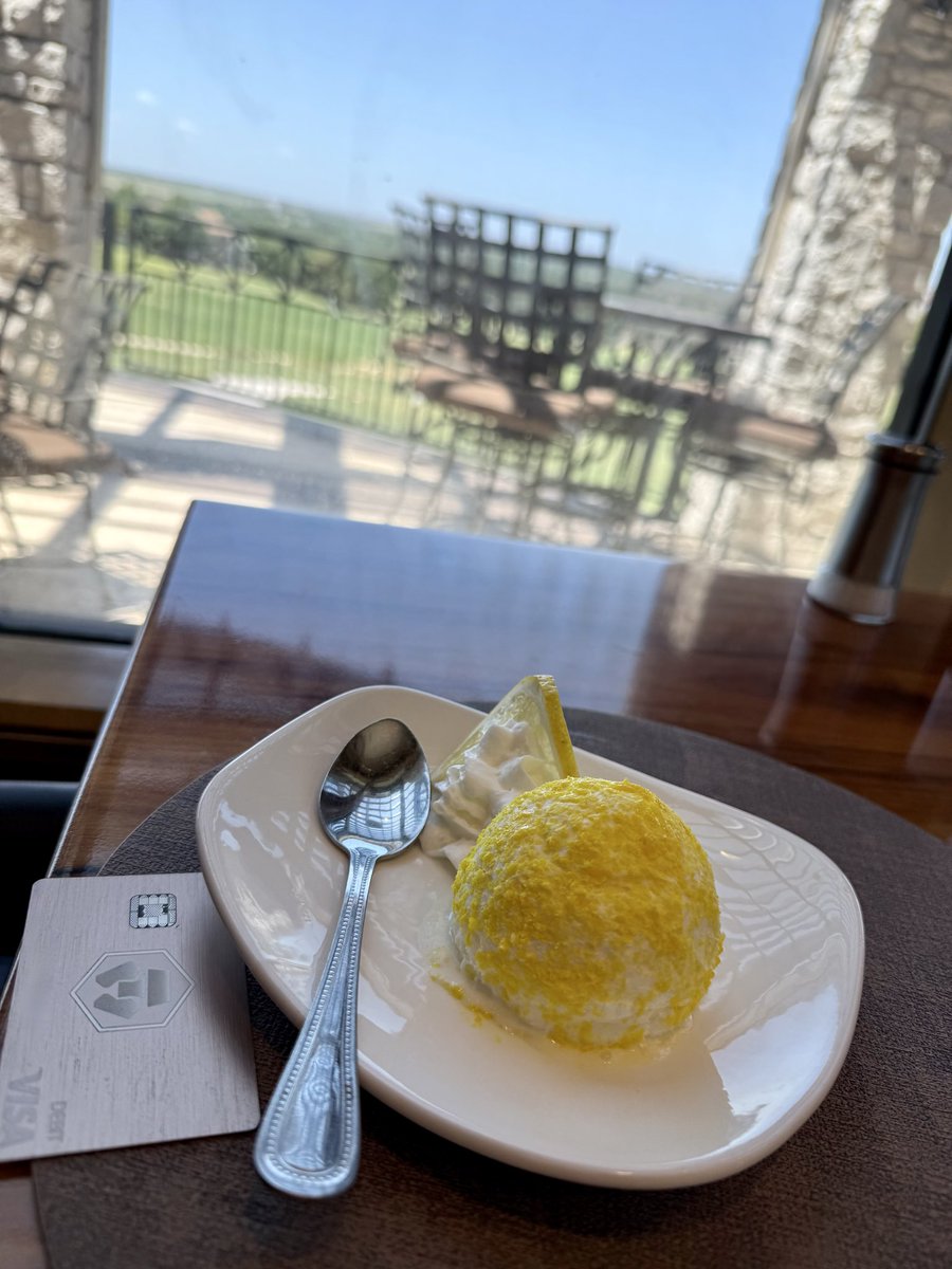 CRyptODiamond's tweet photo. GM ☀️ from the Golf ⛳️ Resort 💒 https://t.co/lzbv464IyJ