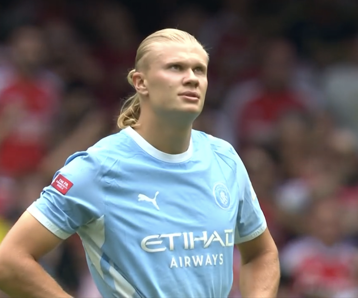TouchlineX's tweet photo. 📸 - ERLING HAALAND IS LOOKING TO THE SKY AFTER GOING 3-0 DOWN AND THINKING:

"PEP, PLEASE COME BACK!" 😢 https://t.co/Wk3us80cZm