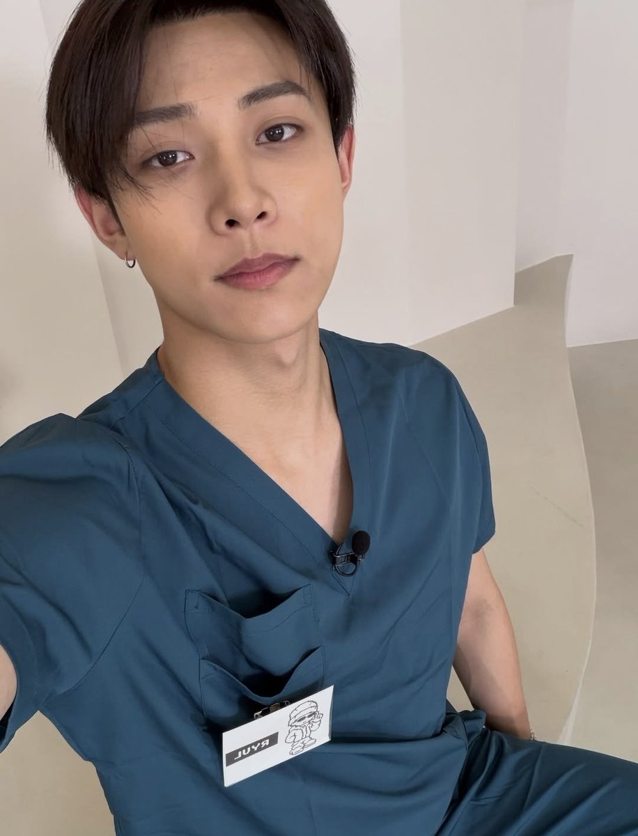 rrulkim's tweet photo. None found behind those eyebags lol https://t.co/jX4daX1ofS