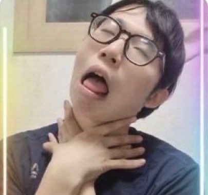 iugunja's tweet photo. 오늘 분명 대전가는 케이티엑스에서 다들 라을라 표정이었는데 돌아오는 케이티엑스에서 전원 이 표정으로옴 https://t.co/cyftWnC7Im