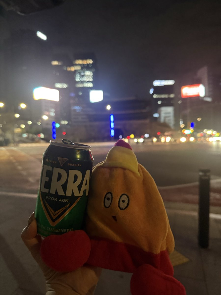 mmmacaron_826's tweet photo. まかぴーくん迷子になるところだった🇰🇷
ディズニーシー並みに歩いたー https://t.co/eJdKVzGN08