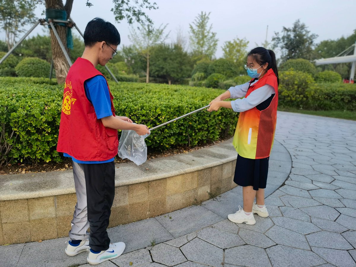 Orla131992's tweet photo. Our campus environmental club is hosting a campus clean-up this Saturday! Meet at the main gate at 9 AM, bring your water bottle, and let’s make our green space even better. Sign up via the campus app now! https://t.co/PSoRnsNy6u