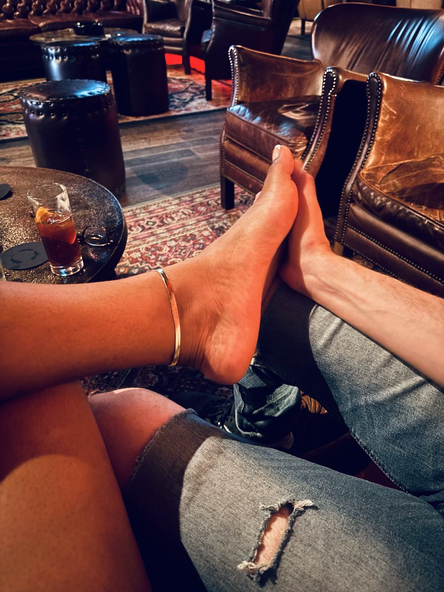 GarnetsSoles's tweet photo. @toptoesinhose 🫦 whiskey and toes https://t.co/glyAyGuyBV