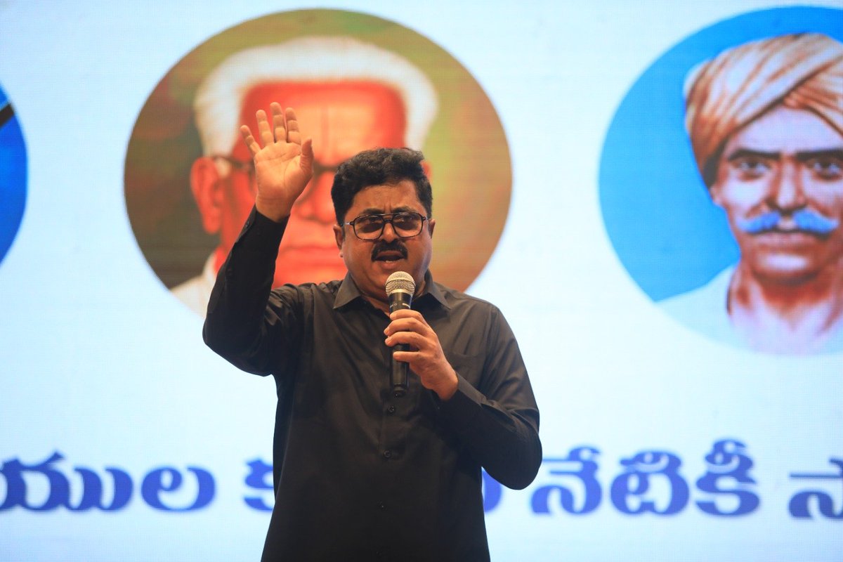 JPR_Sainyam's tweet photo. రాజమహేంద్రవరంలో సర్దార్ గౌతు లచ్చన్న 117వ జయంతి ‘బహుజన మాట–పాట’ కార్యక్రమంలో డా. జె. పూర్ణచంద్రరావు IPS (రిటైర్డ్) ముఖ్య అతిథిగా పాల్గొన్నారు.

“అసెంబ్లీ కొద్దిమంది వర్గాలది కాదు—సకల జనులది కావాలి. BC–SC–ST–ముస్లింల ఐక్యతతో ‘మీరెంతో–మీకంతే వాటా’ సాధించాలి” అని పిలుపునిచ్చారు. https://t.co/v4rUGbRYQG