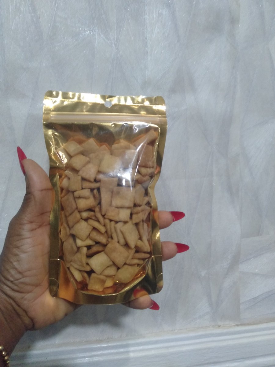 Ms_Christa_'s tweet photo. @ChiLaHotie I sell premium crunchy chin chin from 150 gms to 3.5kg https://t.co/OhMGbGFuOM