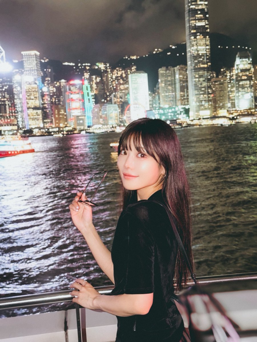kurachireo's tweet photo. 香港の夜景。
先月も今月も100万ドルの夜景を観られたので、計200万ドル？🌉✨ https://t.co/4PR7DURdek