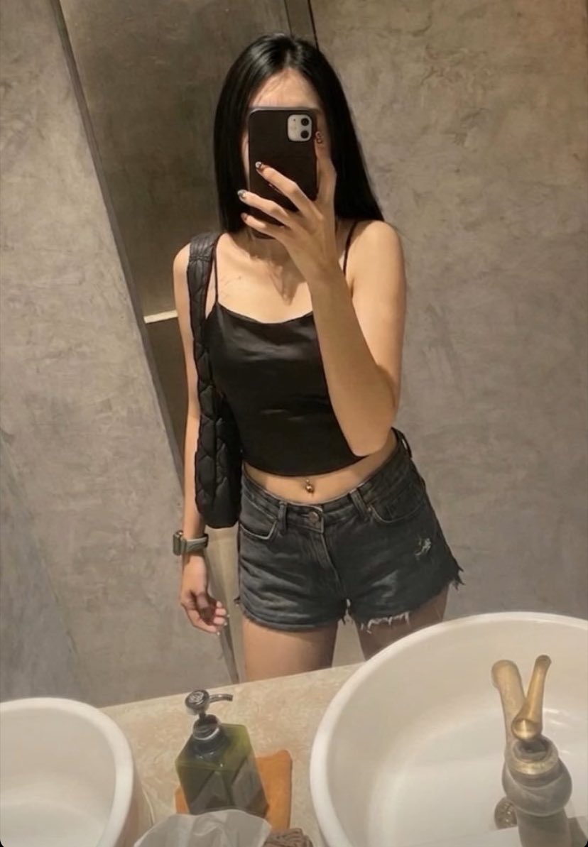 VesarachV's tweet photo. Ai ถอดชุด + คริปฟรี มีจริงดิ🥺https://t.co/TKOvRCosZr https://t.co/XzNwHKz4tg