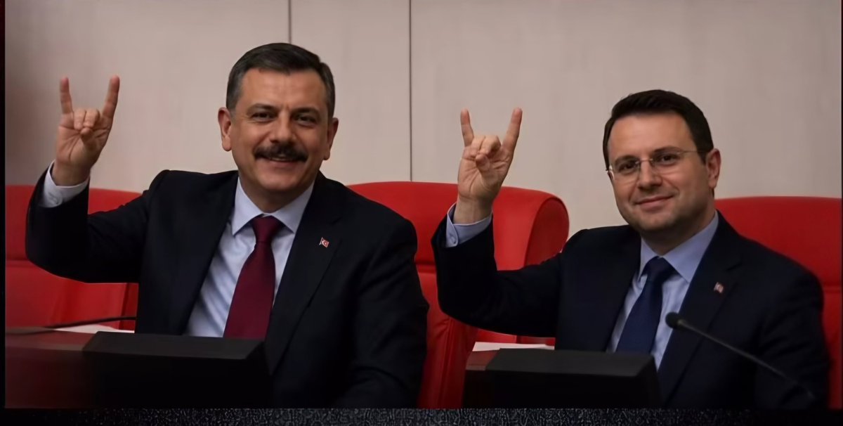 gul_kalafat's tweet photo. Korksunlar; Türk milleti ayağa kalktı! https://t.co/rYX5eQr829