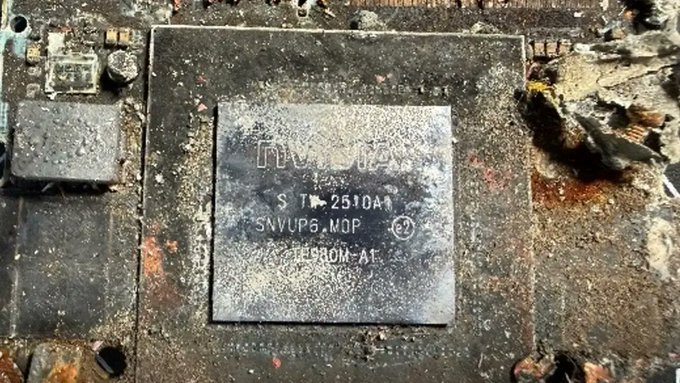 framebuffer_br's tweet photo. A Ucrânia diz que encontrou um módulo NVIDIA Jetson Orin NX dentro do míssil de cruzeiro russo S-71M “Monochrome”. O Jetson Orin é um pequeno computador originalmente projetado para usos civis A versão encontrada no míssil tem 16 GB de RAM, um CPU Arm de 8 núcleos e uma GPU➡️ https://t.co/5RP3UtMXX5
