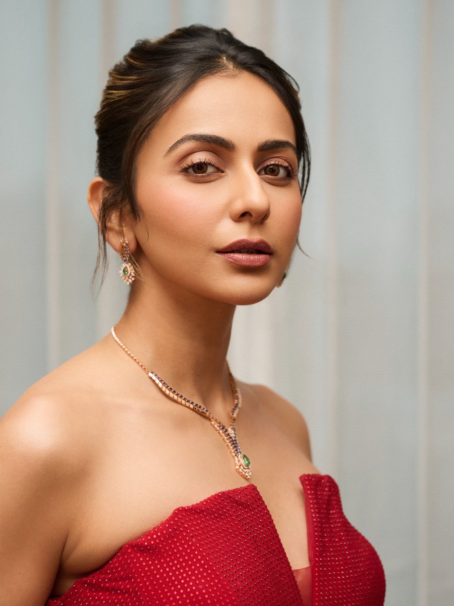 ActressesGlam's tweet photo. Rakul Preet Singh Hot Stills 🥵🥵 https://t.co/hMnApyDvuP