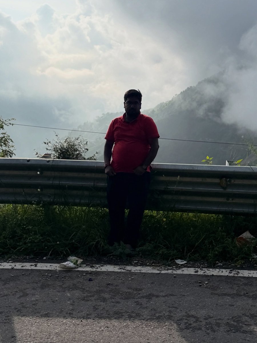 AkashEditor's tweet photo. मोहब्बत मे जो दर्द मिला वही यादगार है,
अब दिल से नहीं बस सफ़र से प्यार है....

घनौल्टी व कनातल की हसीन वादियों में........!

@AkashEditor https://t.co/R2WDrC6wy7