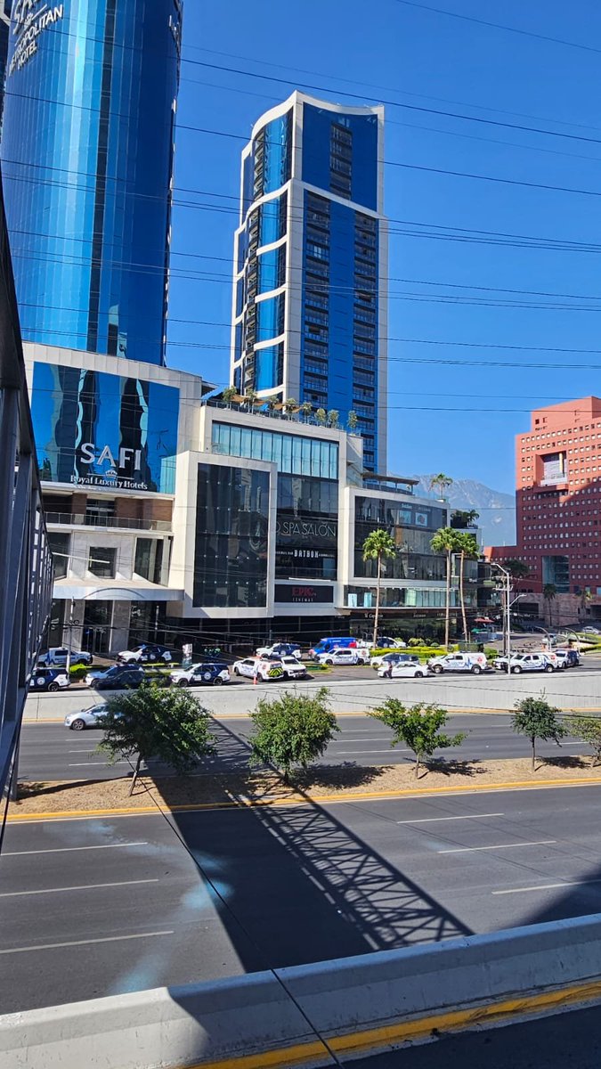 RicardoAlemanMx's tweet photo. En el municipio de San Pedro NL una persona sin vida!
Se especula un acto criminal! https://t.co/sRjDhGessY