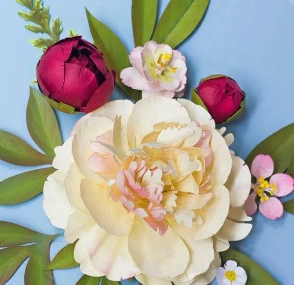 Meanno7's tweet photo. Sunday craft time!  Toddler + glue sticks = messy masterpiece u0026 big smiles. Today we're making paper flower garlands together  What's your weekend fun #MomLife #ToddlerFun， https://t.co/J32guqRpyo