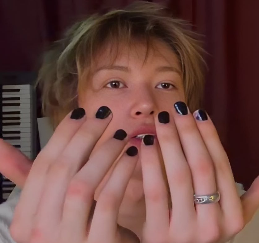 edwrsmartin's tweet photo. nails always reflect him style https://t.co/2bFYpZ6zZp