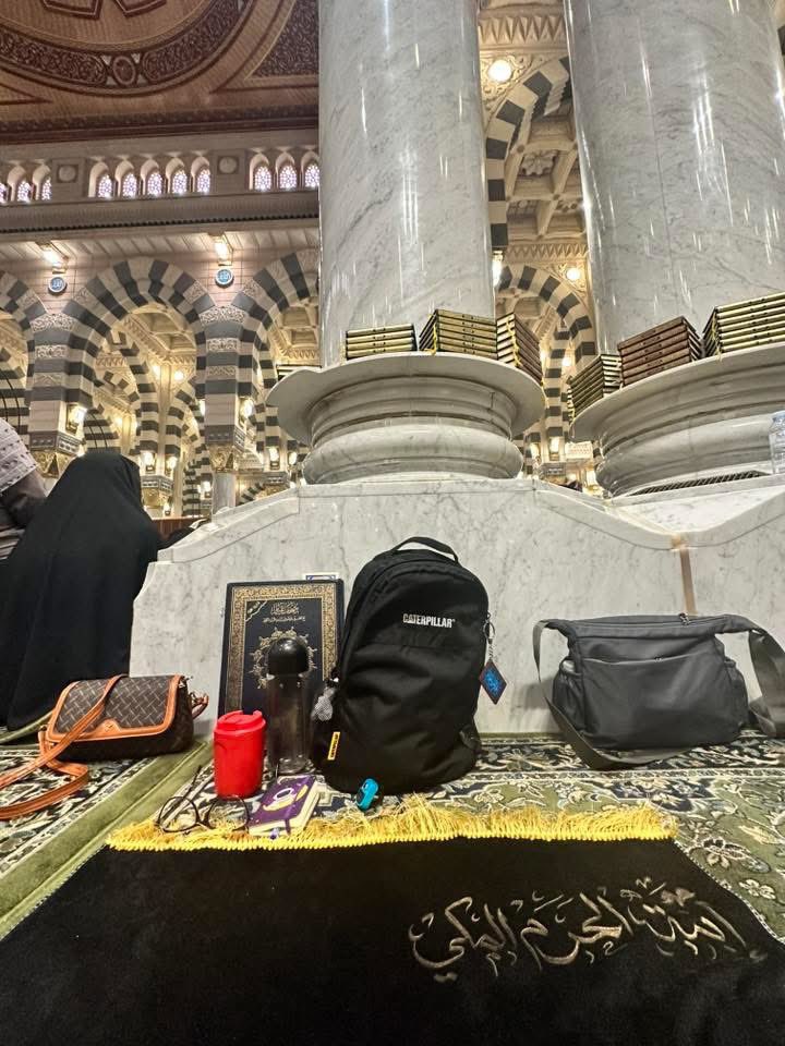 roma_khaled911's tweet photo. يَا ربّ أن أجلِس هُنا فِي خُلوة معك .. لَا شأن لِي بالدُّنيا وأهلها")
أن تؤنِس قَلبِي بكِ وحدك وبِكلامك وسُنَّة نبينك مُحمَّد ﷺ
أسألُك أن تقرَّ عيني وفُؤادِي بمُستقرٍ ومدفن هناك 💎📌

#المدينة_المنورة ♥️ https://t.co/USS9Em8ZBn