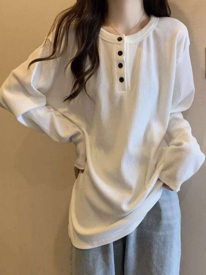 imzie111's tweet photo. GIRLS TO GIRLS :
KALAU SUKA STYLE-NYA UNIQLO, LO PASTI SUKA SAMA LOCAL BRAND INI

1. HULM https://t.co/JcSwfM7xdw