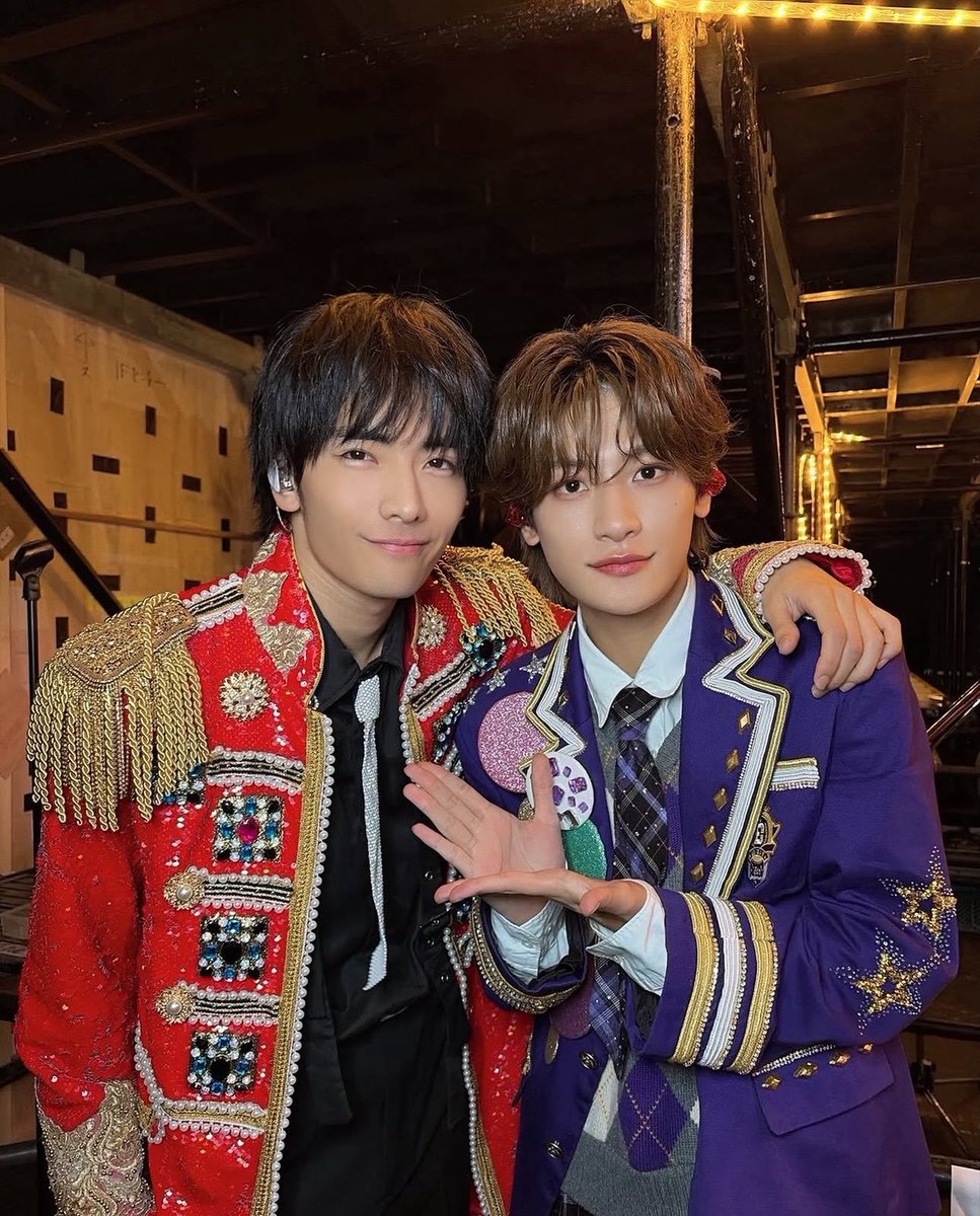 swcuhi's tweet photo. シャッフル分かった瞬間からこのツーショを待ち望んでいた2学期( ߹꒳​߹ )私得すぎて壮大な幻でも見ているのかと思ったけど現実（リアル）でしたねー⭐️サイコー🤩 https://t.co/o279uFKalx
