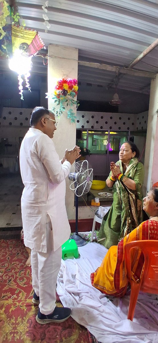 Bjp4Upendra7's tweet photo. आज प्रिय अनुज मुदित गुप्ता जी के आवास पर आयोजित पावन रुद्राभिषेक कार्यक्रम में सम्मिलित होकर भगवान आशुतोष का आशीर्वाद प्राप्त करने का सौभाग्य मिला।

देवाधिदेव महादेव से सभी के सुख, शांति, समृद्धि एवं उत्तम स्वास्थ्य की कामना की।

हर हर महादेव! https://t.co/vlylbITl8z
