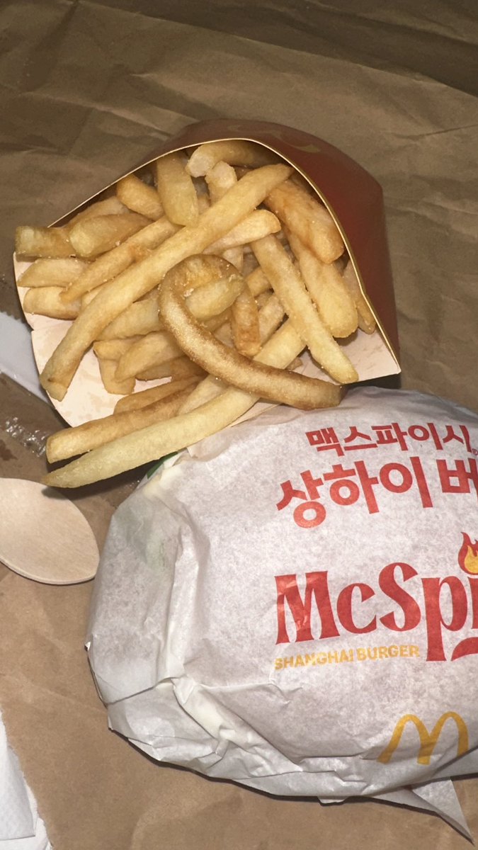fifthroooom's tweet photo. 롯데리아 맥도날드 나이스……. https://t.co/y3YHFtbodW