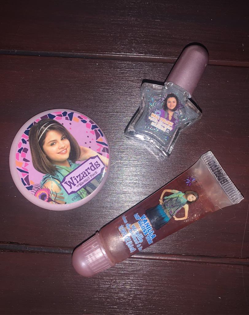 selenallostt's tweet photo. 2008                               2026 https://t.co/EYLUb71MeN