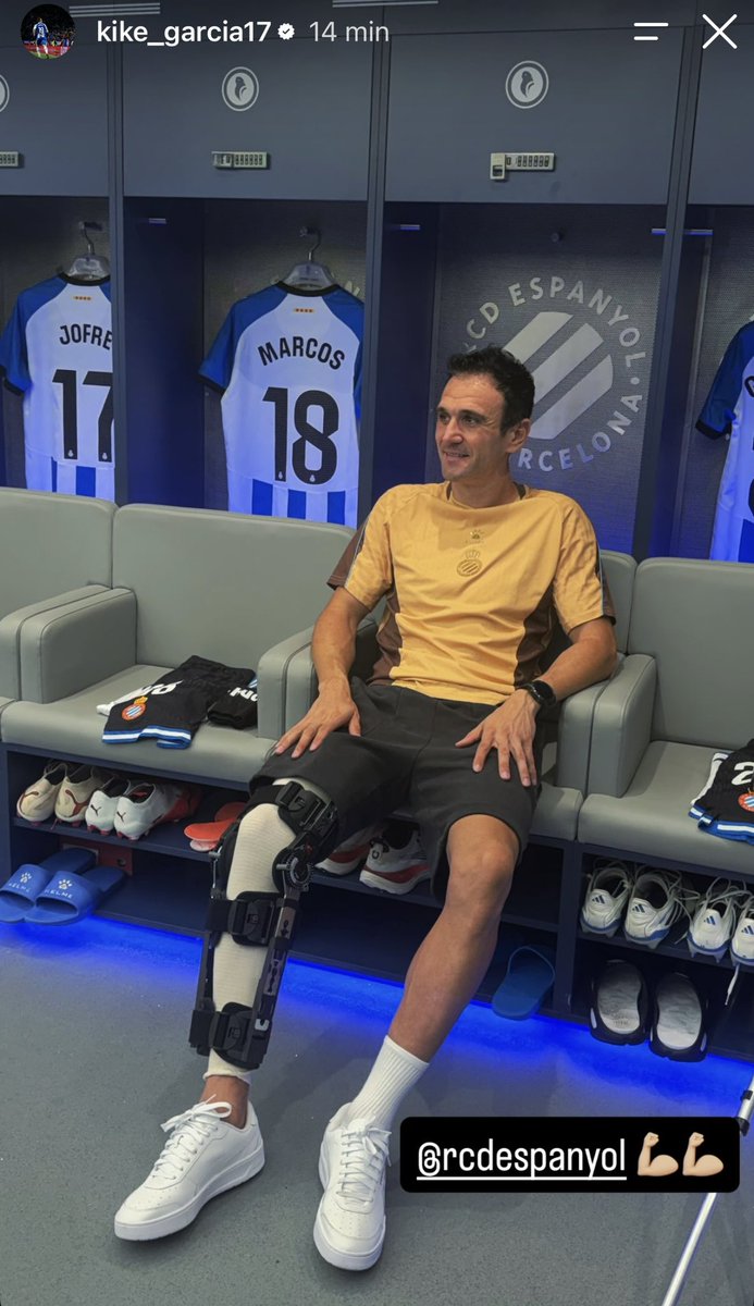ireponce's tweet photo. Un jugador así, lo quiero SIEMPRE en mi equipo. Se podia haber quedado en su casa y está con el equipo.

Grande Kike, recupérate BIEN y pronto 🤍💙

#rcde https://t.co/hXm30HhtZZ